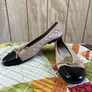 Quilted Two-Tone Leather Ballet Flats - Beige & Black